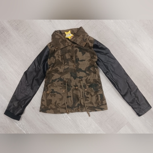 Paris Blues Camouflage Jacket with Leather  Sleeves. Size M - Picture 4 of 4